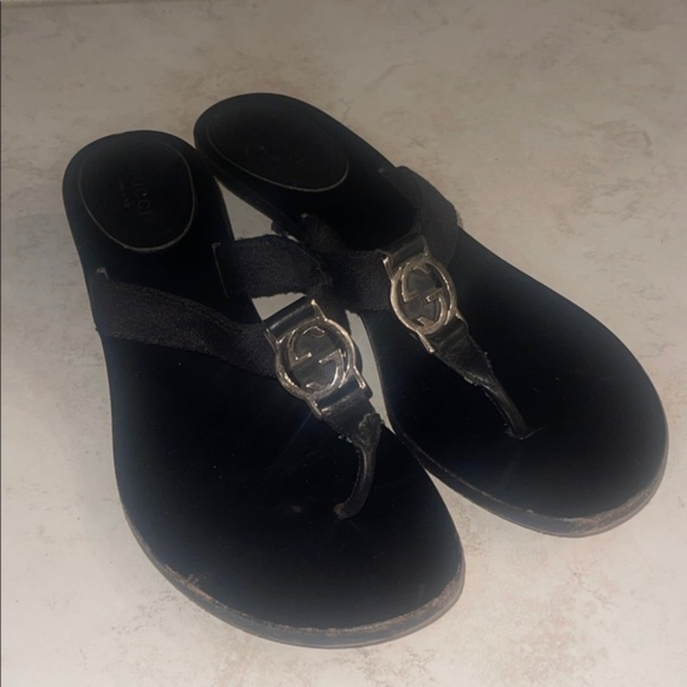 Classic Black Gucci Thong Sandals 8 B kitten heels